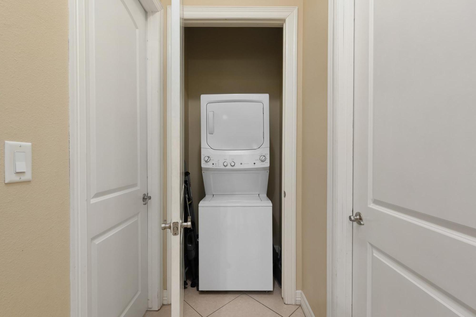 Beautiful 2 Bed 2 Bath 1st Floor By With Pool