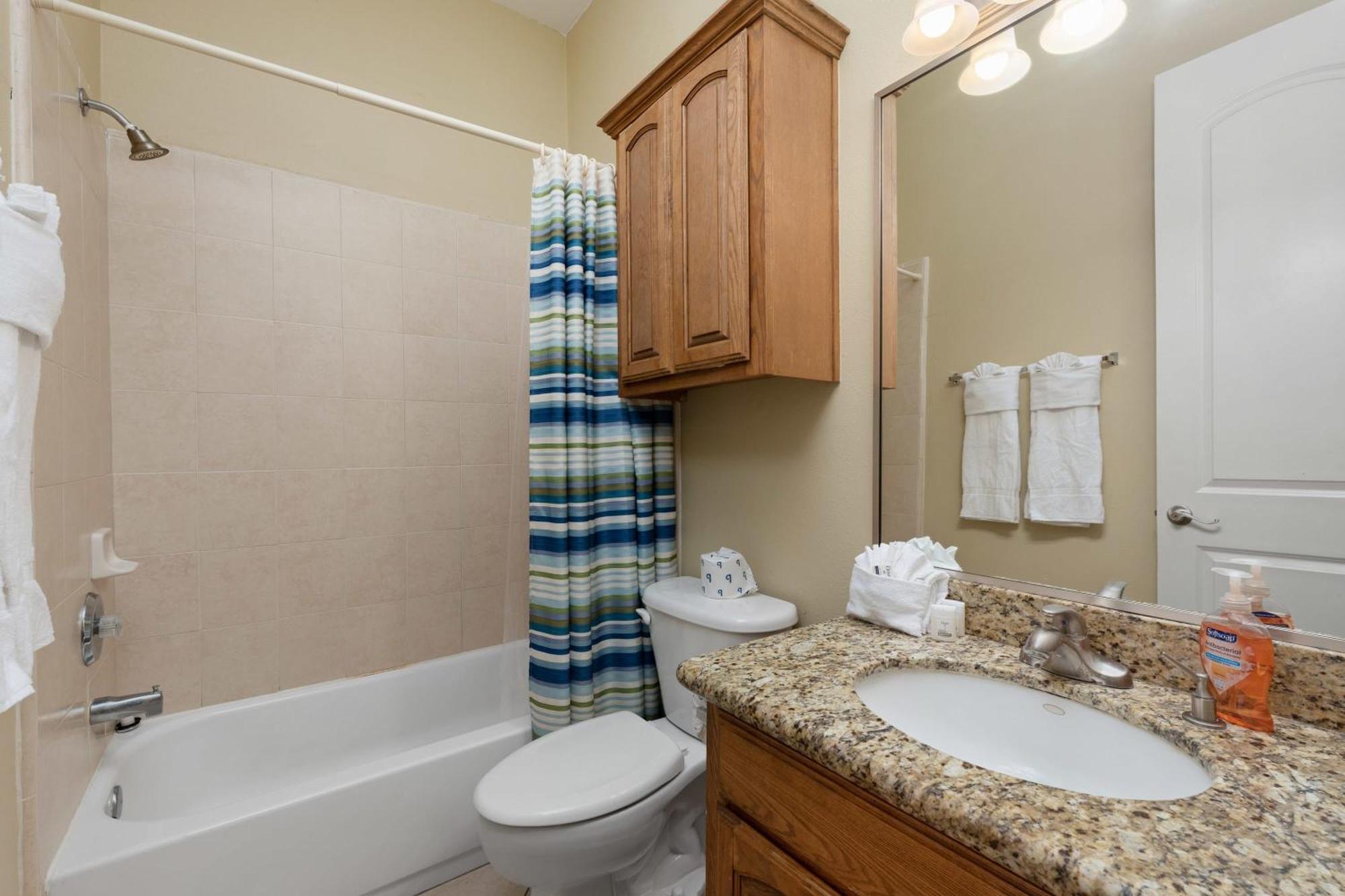 Beautiful 2 Bed 2 Bath 1st Floor By With Pool *