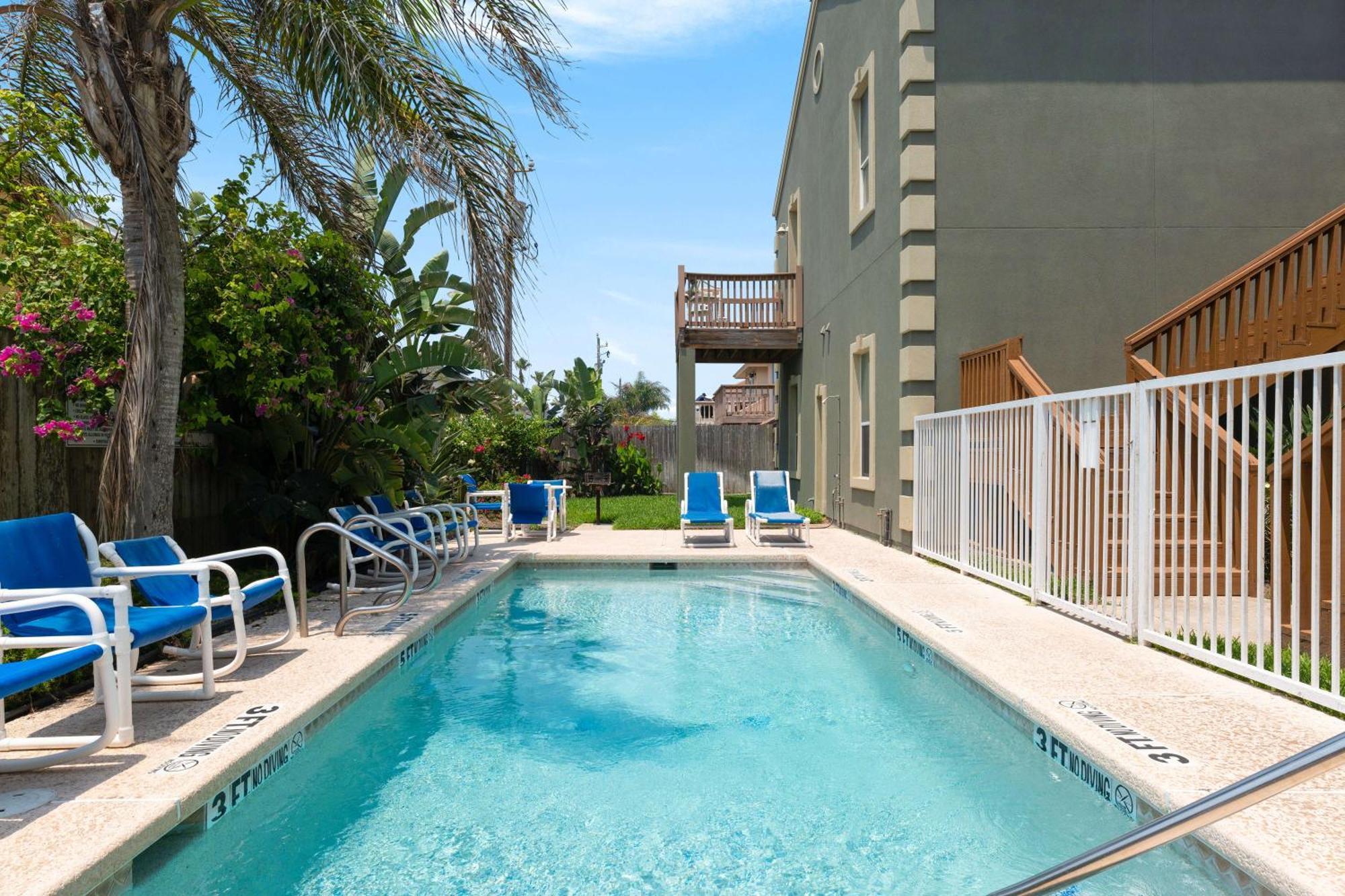Beautiful 2 Bed 2 Bath 1st Floor By With Pool Holiday home